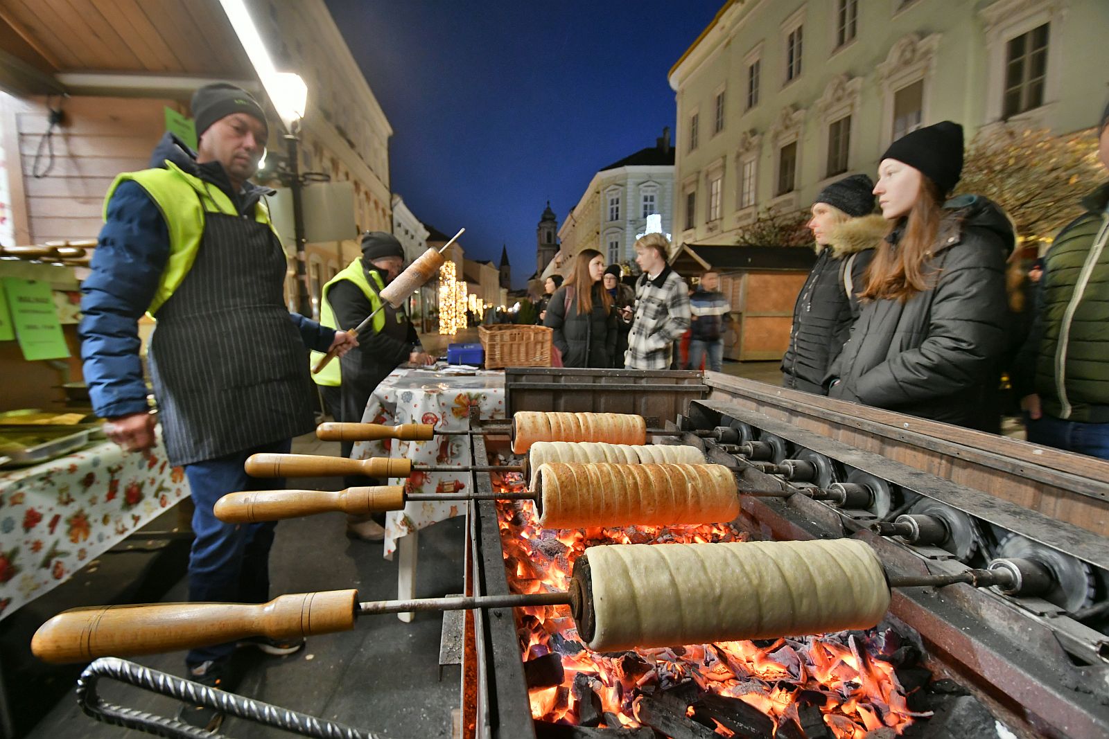 Az adventi vásár is megnyitott Fehérvár belvárosában